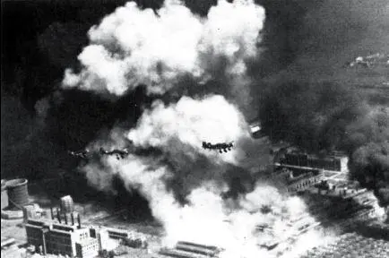 Ju87D из StG2 Иммельман над заводом в северной части Сталинграда Это и были - фото 64