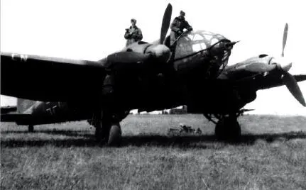 Не111Н16 1GLN из 2й группы KG27 Бёльке аэродром Олсуфьево июнь 1943 - фото 89