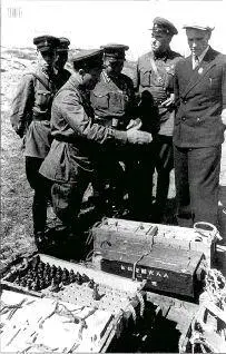 Не менее напряженные бои в первом периоде операции вели наши ВоенноВоздушные - фото 117