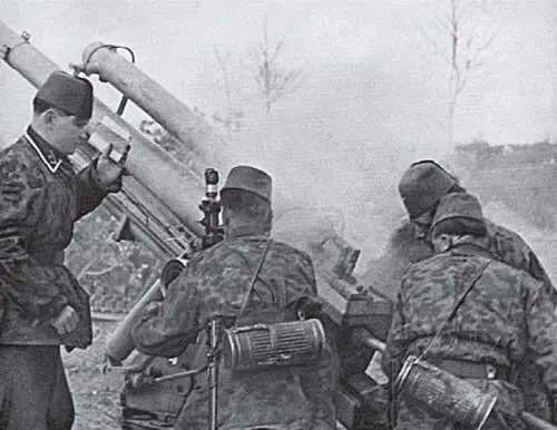 Артиллеристы дивизии войск СС Ханджар на боевой позиции Военнослужащие - фото 74
