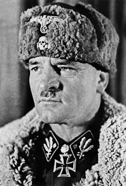 Зепп Дитрих в зимней униформе вскоре после награждения Рыцарским крестом с - фото 6