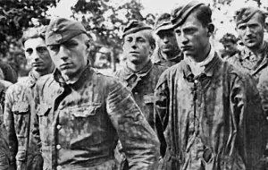 Молодые эсэсовцы из 12й танковой дивизии СС Гитлерюгенд оказавшиеся в плену - фото 51