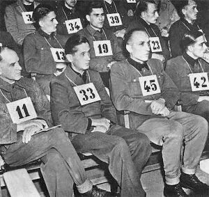 Чины Лейбштандарта подсудимые на процессе Мальмеди в Дахау 1946 год В - фото 63