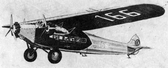 Самолет Фоккер FVII в таком самолете Берд достиг Северного полюса Ричард - фото 39