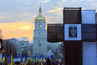 Сторонники такой интерпретации событий опираясь на данные официальной - фото 16