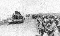 На других участках фронта также успешно развивалось движение советских войск к - фото 88