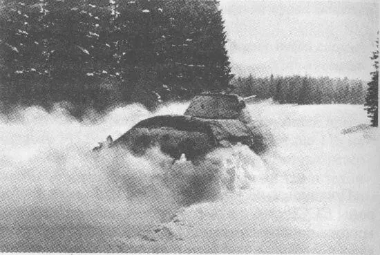 За Москву В атаке танк Т34 производства СТЗ Декабрь 1941 года - фото 73