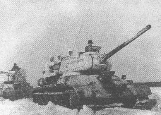 Танки Т3485 с пушками Д5Т 38й отдельный танковый полк Танковая колонна - фото 137
