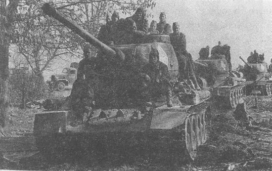 Танки Т3485 на подступах к Берлину 1й Белорусский фронт апрель 1945 года - фото 149