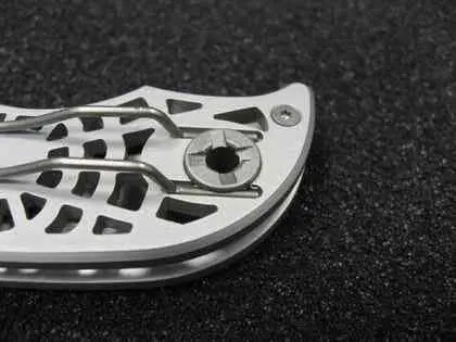 Для откручивания идеально подходит рублевая монета Замок Compression Lock - фото 857