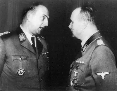 Начальник Главного управления полиции порядка Курт Далюге слева и граф Карл - фото 75