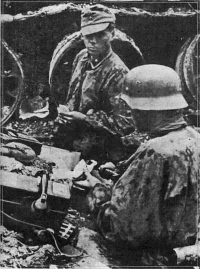 Солдаты дивизии Мертвая голова под Курском 1943 Унтершарфюрер командир - фото 167
