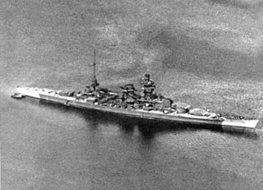 Линейный корабль Гнейзенау В 1й поход вышел в окт 1939 в сопровождении - фото 84