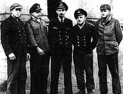 Экипаж подводной лодки U250 во главе с капитаном Вернером Шмидтом U251 Тип - фото 381