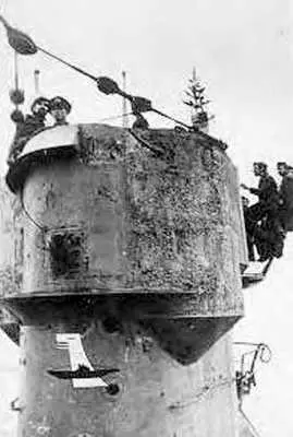Подлодка U276 на фотографии хорошо видна эмблема лодки U277 Тип - фото 382