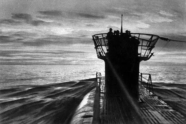 Подводная лодка идущая в море на закате U409 Тип VIIСЗаложена 2610 - фото 385