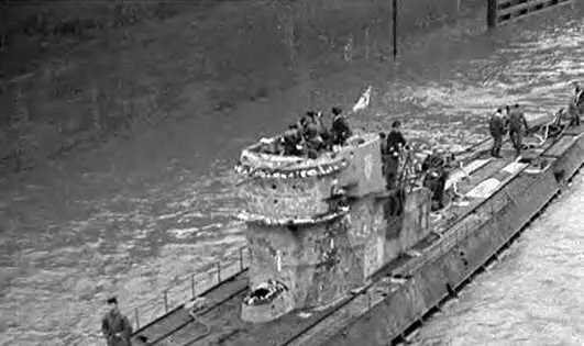 Подлодка U532 после капитуляции в Ливерпуле U533 Тип IXC40 Заложена - фото 388