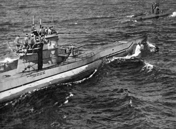 Подводные лодки в боевом походе U573 Тип VIIC Заложена 861940 на верфи - фото 391