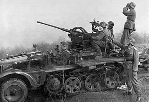 Самоходная зенитная установка SdKfz 105 Находилась в подчинении XII - фото 164