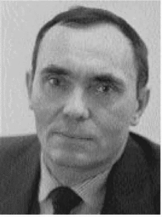 МОЙ РОД Мой род пахал извечно землю У Жигулей и у Саян И я в душе - фото 10