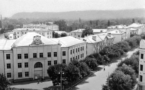 Майкоп Одна из улиц Майкоп Железнодорожный вокзал Река Белая - фото 53