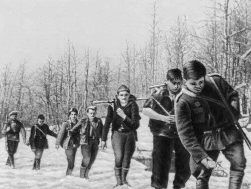 Албанские партизаны 1943 Город Гирокастра Троговая долина в горах Проклетие - фото 18