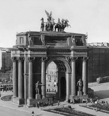 Нарвские триумфальные ворота в Ленинграде 1833 Архитектор В П Стасов - фото 132