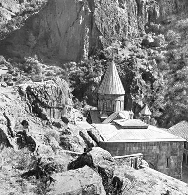 Монастырь Гегард Айриванк 1213 вв А К Коджоян Расстрел коммунистов в - фото 229