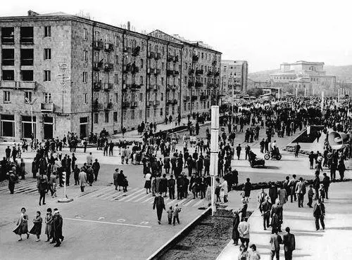 Открытие улицы СаятНова в Ереване 1963 Миниатюра из Евангелия Мугни 11 в - фото 234
