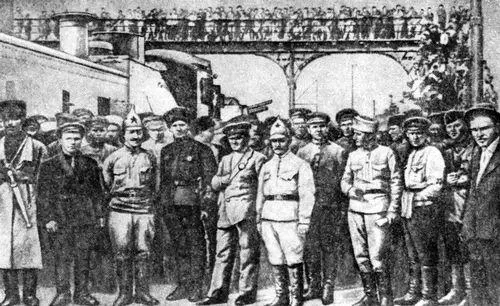 Вступление передовых частей 11й Красной Армии в Баку апрель 1920 Среди - фото 76