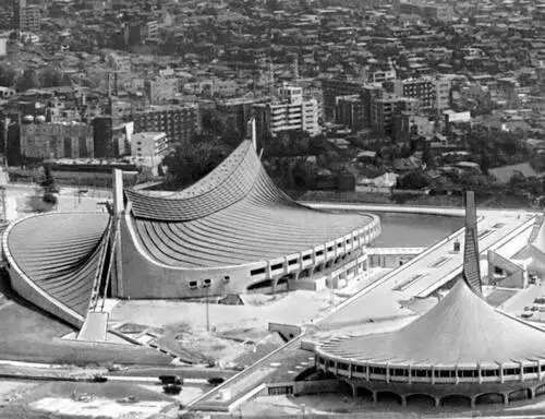 Национальный спортивный центр Иогги в Токио 1964 Архитектор К Тангэ - фото 458