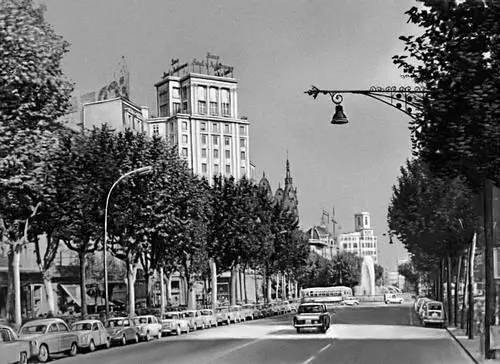 Барселона Центр города Барселона Церковь Саграда Фамилия Начата в 1884 - фото 433