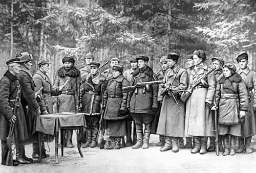 Белорусская ССР Партизаны отряда им Суворова принимают присягу 1943 - фото 136