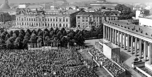 Берлин столица ГДР Митинг посвященный Дню памяти жертв фашизма 8 сентября - фото 408