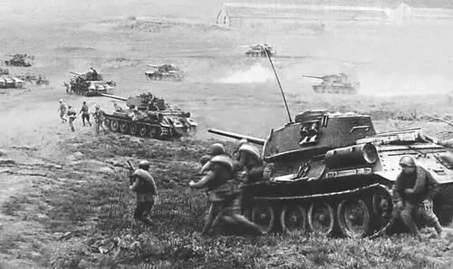 Танки наступают под Одессой 3й Украинский фронт Апрель 1944 Аэростаты - фото 112