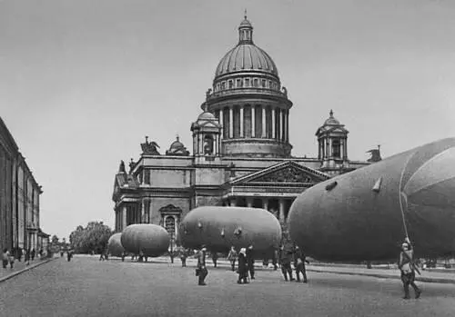Аэростаты заграждения около Исаакиевского собора Ленинград Лето 1942 Залп - фото 113