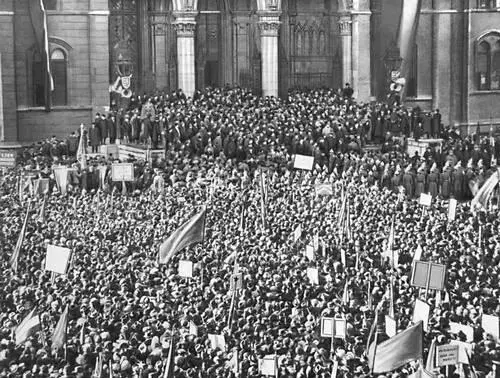 Провозглашение республики 1 февраля 1946 Будапешт Капелла Бакоца в соборе в - фото 312