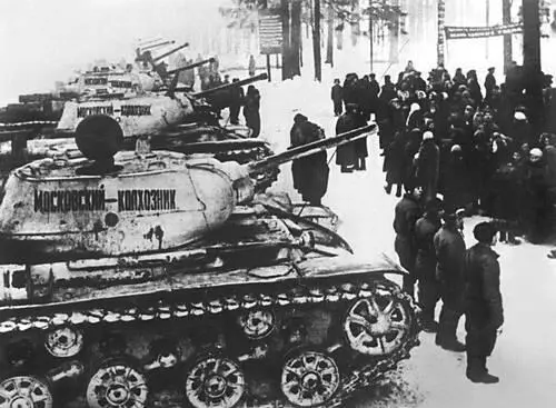 Колонна танков Московский колхозник 1942 Политинформация на батарее Июль - фото 128