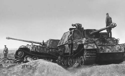 Подбитые немецкие штурмовые орудия Фердинанд Август 1943 Бой за Днепр - фото 135