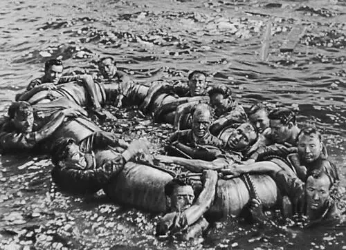Кадр из фильма В котором мы служим Реж Н Коуард Д Лин 1942 Сцена - фото 218