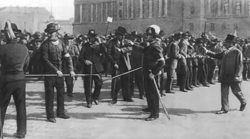 Демонстрация в Будапеште 23 мая 1912 Кровавый четверг Кадр из фильма - фото 329