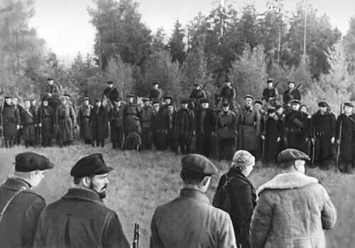 Партизаны Псковщины принимают присягу 1943 Бои в Берлине Апрель 1945 - фото 146