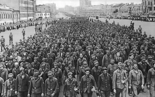 Немецкие военнопленные на улицах Москвы 1944 Дорога жизни через Ладожское - фото 155