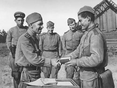 Вручение партбилета 1й Белорусский фронт 1944 Переправа танков на пароме - фото 157