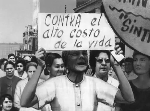 Демонстрация женщин Каракас 1964 протестующих против дороговизны жизни - фото 402