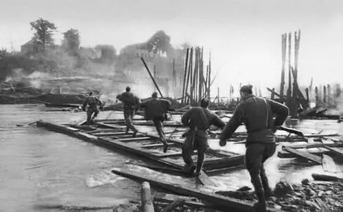 Бой за переправу на р Полота у Полоцка 1944 Бой под Орлом Июль 1943 - фото 168