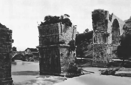 Руины римского виадука близ г Нарни в Италии 2я пол 1 в до н э нач 1 - фото 1