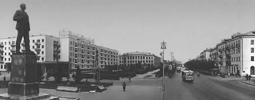Владимир Площадь им В И Ленина Слева памятник В И Ленину бронза - фото 14
