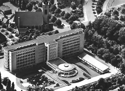 Конторское здание фирмы ШеллНедерланд 193842 Архитектор Я Й П Ауд - фото 3