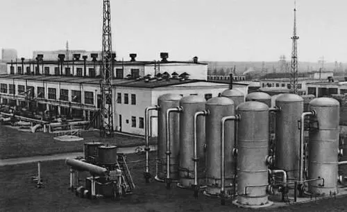 Газокомпрессорная станция на переднем плане блок пылеуловителей Газолин - фото 89